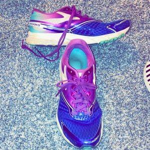 Size 8 brooks well worn